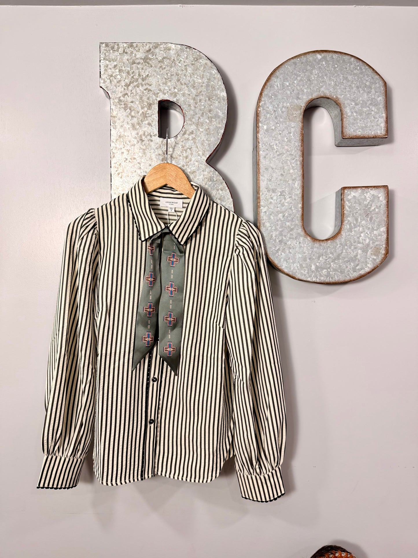 The Buck Scallop Top