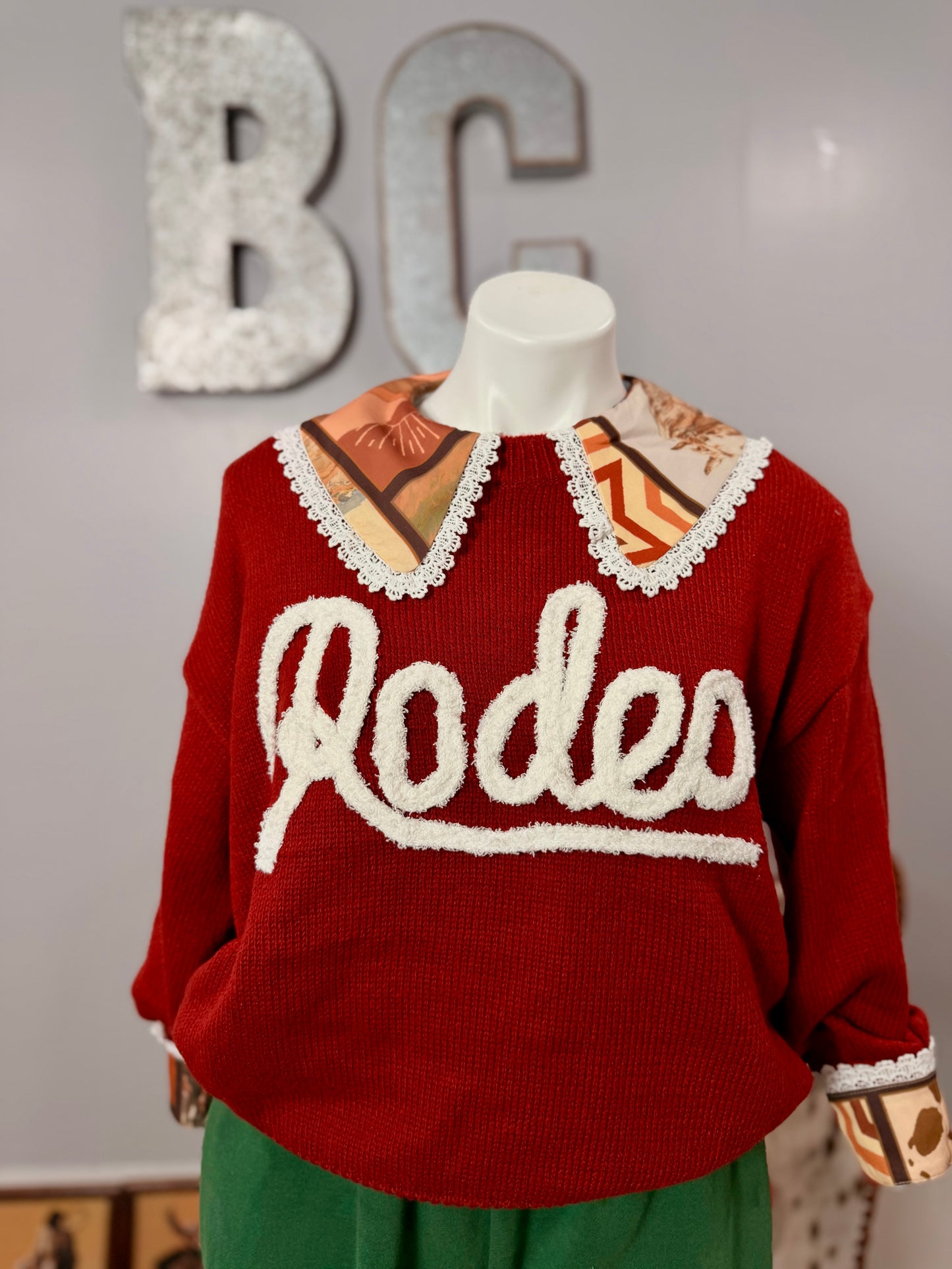 The RODEO Sweater in Red