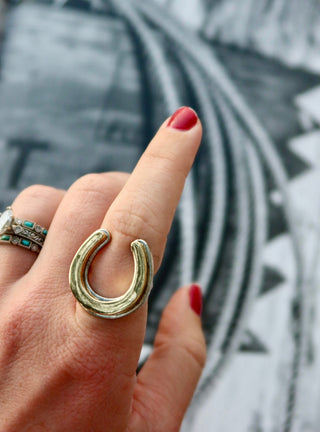 18K Horseshoe Adjustable Ring