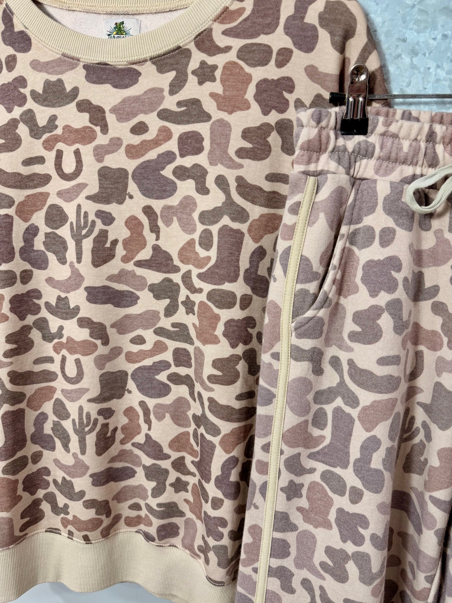 Get Western Camo Sweatshirt