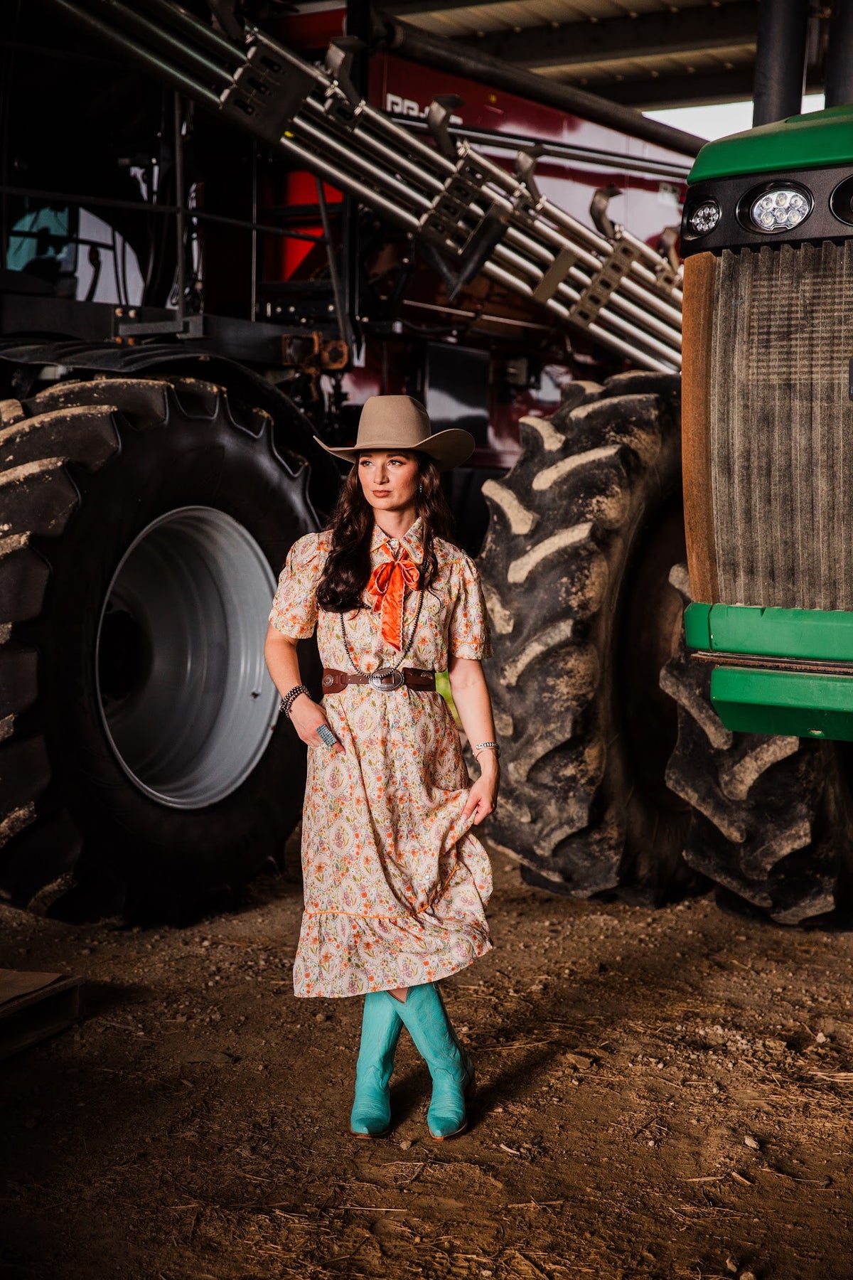 Vintage-inspired Western floral midi dress for women with button front and pointed collar